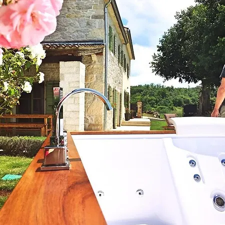Villa Zvonar Near Motovun With Large Pool And Whirlpool