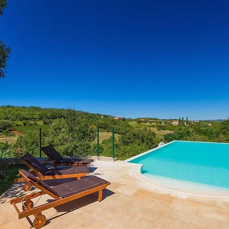Zvonar Near Motovun With Large Pool And Whirlpool Villa