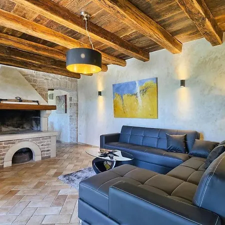 Villa Zvonar Near Motovun With Large Pool And Whirlpool